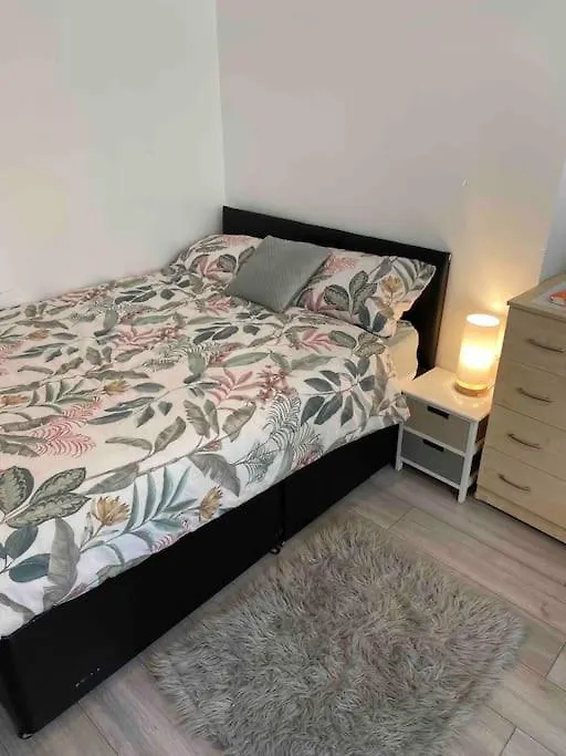 Swansea City Bay - 5 Bed Townhouse 0*,
