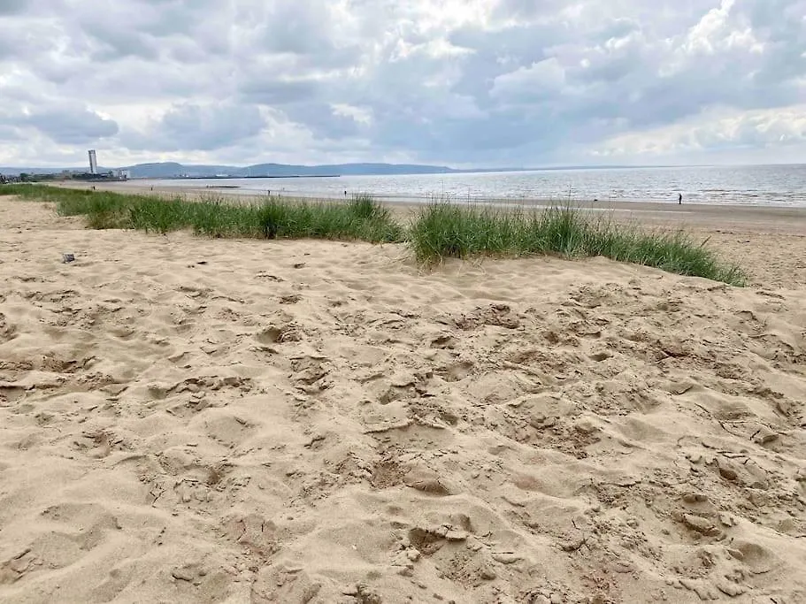 Swansea City Bay - 5 Bed Townhouse 0*,  United Kingdom